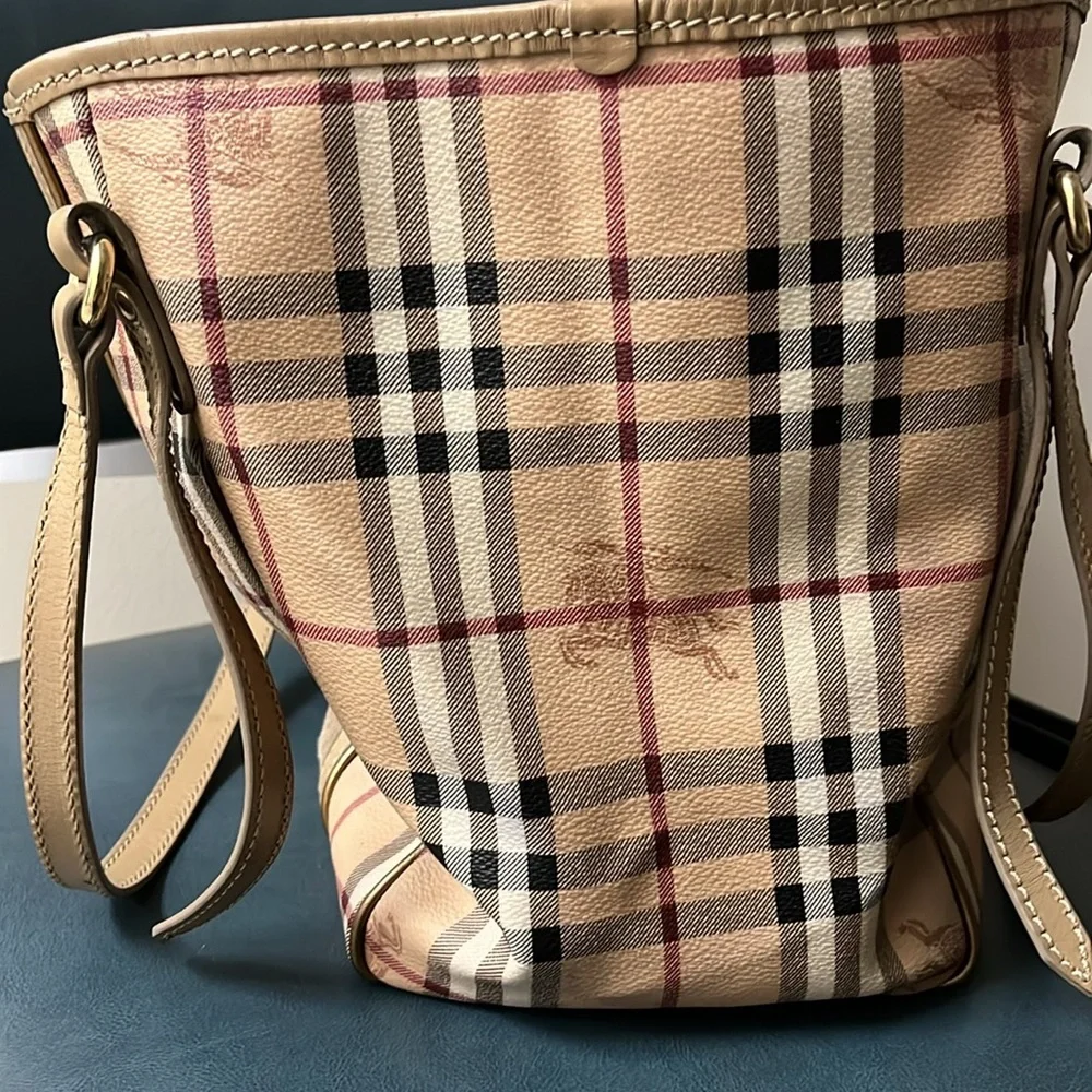 Unique Burberry tote /suede panels - Picture 4 of 11